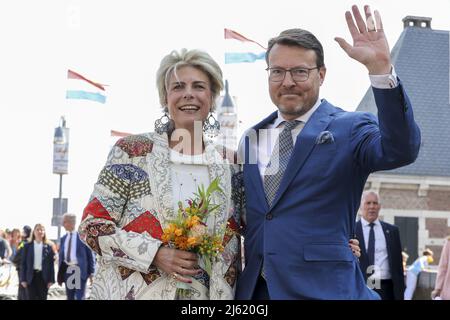 Maastricht, pays-Bas, 27/04/2022, 2022-04-27 11:17:17 MAASTRICHT - la princesse Laurentien avec le prince Constantijn pendant la journée du Roi à Maastricht. Après deux années de corona silencieuse, les Hollandais célèbrent la Journée du Roi comme d'habitude. ANP POOL PATRICK VAN KATWIJK pays-bas hors - belgique hors Banque D'Images