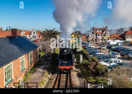 Un point de vue à la hauteur de la rue « Black Prince » BR-9F-92203 à la gare de Sheringham sur le chemin de fer North Norfolk – la ligne du coquelicot, East Anglia, Engla Banque D'Images