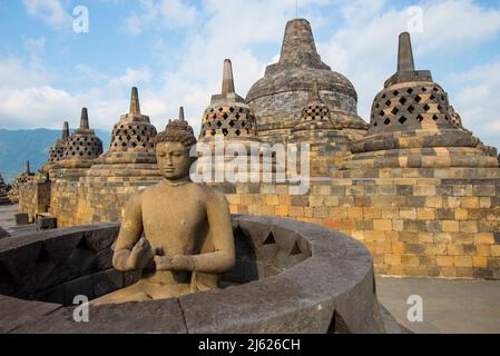 Statue de Bouddha au temple bouddhiste Borobudur, Java, Indonésie Banque D'Images