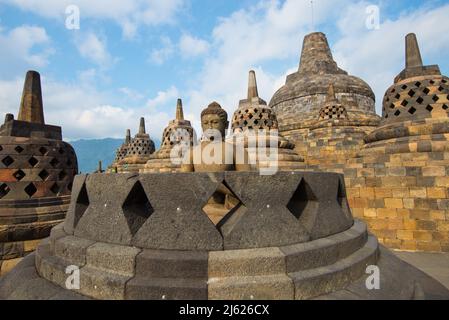 Statue de Bouddha au temple bouddhiste Borobudur, Java, Indonésie Banque D'Images