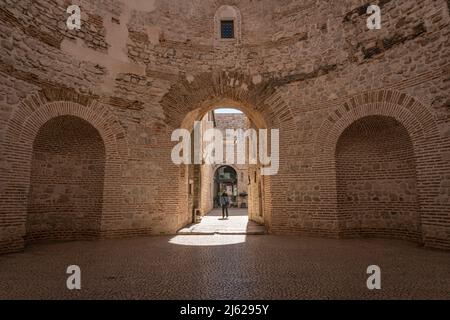 Vue sur l'intérieur du vestibule du palais de Dioclétien à Split, Croatie Banque D'Images