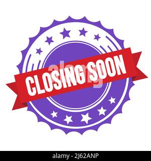 FERMETURE PROCHAINE du texte sur le ruban rouge violet badge timbre. Banque D'Images