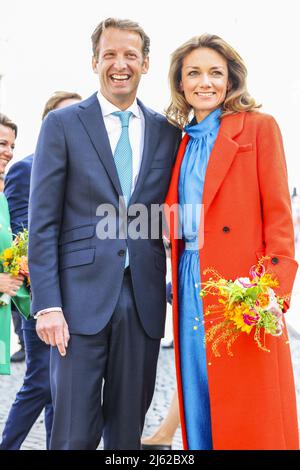 Maastricht, pays-Bas, 27/04/2022, 2022-04-27 11:16:31 MAASTRICHT - le Prince Floris et la princesse Aimee pendant la journée du Roi à Maastricht. Après deux années de corona silencieuse, les Hollandais célèbrent la Journée du Roi comme d'habitude. ANP POOL PATRICK VAN KATWIJK pays-bas hors - belgique hors Banque D'Images