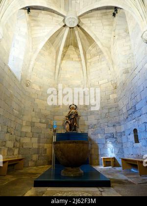 Police baptismale dans la Chapelle de Sainte Anne - Basilique de Saint Felix - Gérone, Espagne Banque D'Images