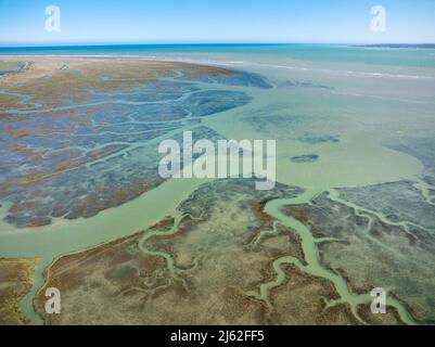 Marais salin dans la baie de Vey Normandie, vue aérienne Banque D'Images