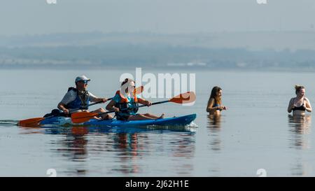 Scènes de temps chaud de la plage de Portobello à Édimbourg. L'Écosse a un temps chaud sans saison cette semaine, qui est dû au changement de pluie. Crédit: Euan Cherry Banque D'Images