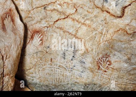 La grotte Cosquer est un Trésor archéologique submergé dans la crique de Marseille. Cette grotte découverte en 1990s par le plongeur Henri Cosquer comprend plus de 270 œuvres d'art préhistoriques, y compris des représentations uniques de pingouins, de phoques et de méduses.en raison de l'élévation des eaux due au réchauffement climatique, la grotte disparaîtra. La construction de sa réponse restera à l'avenir le seul témoignage de ce Trésor de l'humanité. Construite dans le bâtiment de la villa méditerranéenne de Marseille, l'ouverture au public est prévue le 4 juin 2022. Marseille, sud de la France, Banque D'Images