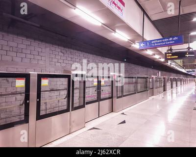 station de métro de l'angle différent de l'image d'angle plat est prise à la station de métro de delhi New delhi inde le 10 2020 avril. Banque D'Images