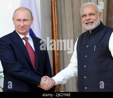 NARENDRA MODI I (premier ministre indien avec le président russe Vladimir Poutine en 1918. Photo: Fonctionnaire indien Banque D'Images