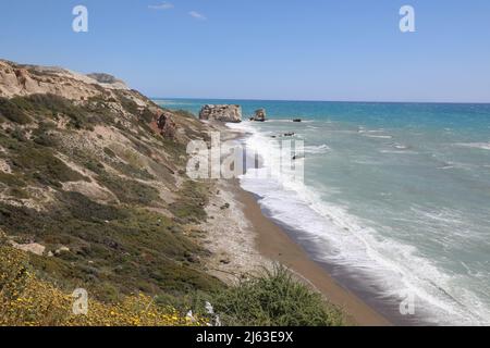 Petra tou Romiou ('Rocher du 'Romain') (c'est-à-dire romain ou byzantin, comme les Byzantins se sont appelés soit Grecs soit Romains jusqu'en 18 Banque D'Images