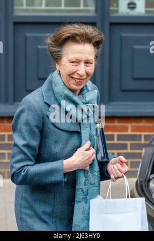 27th avril 2022, Londres, Royaume-Uni. HRH la princesse royale, Patron, le Collège royal des sages-femmes (RCM), et HRH la duchesse de Cambridge, Patron, le Collège royal des obstétriciens et gynécologues (RCOG), quittant le RCM et le siège du RCOG à Londres. Amanda Rose/Alamy Live News Banque D'Images