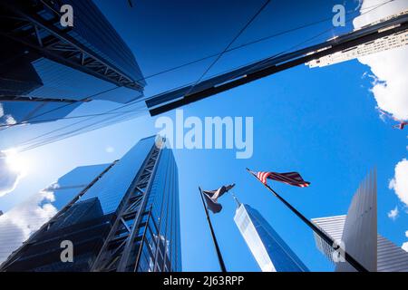 En regardant à travers les gratte-ciels au World Trade Center de Manhattan, New York, États-Unis Banque D'Images