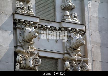 KIEV, UKRAINE - 1 MAI 2011: C'est un fragment architectural de la Maison avec les chimères - une maison célèbre dans le style Art Nouveau au centre Banque D'Images