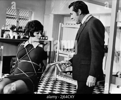 LINDA THORSON, PATRICK MACNEE, THE AVENGERS, 1968 Banque D'Images