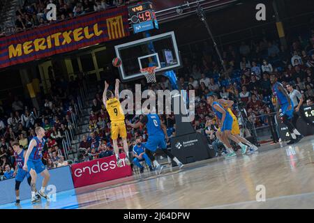 Barcelone, Espagne. 24th avril 2022. Marcelinho Huertas vu en action pendant le match de la Ligue Endesa entre F.C Barcelone et Lenovo Tenerife au Palau Blaugrana. Score final; F.C Barcelona 69:65 Lenovo Tenerife (photo par Ricard Novella/SOPA Images/Sipa USA) Credit: SIPA USA/Alay Live News Banque D'Images