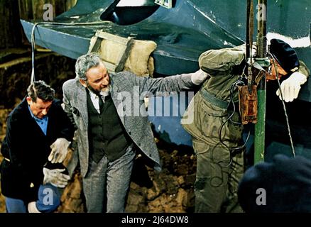 SCÈNE AVEC ANDREW KEIR, QUATERMASS ET LA FOSSE, 1967 Banque D'Images