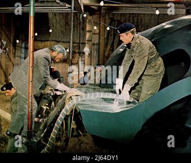 ANDREW KEIR, BRYAN MARSHALL, QUATERMASS ET THE PIT, 1967 Banque D'Images