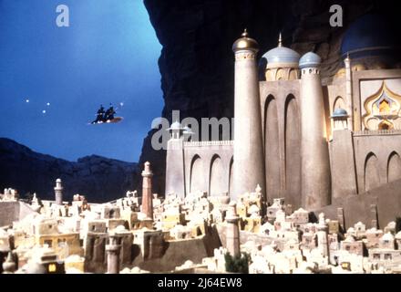 SCÈNE DE TAPIS VOLANT, AVENTURE ARABE, 1979 Banque D'Images