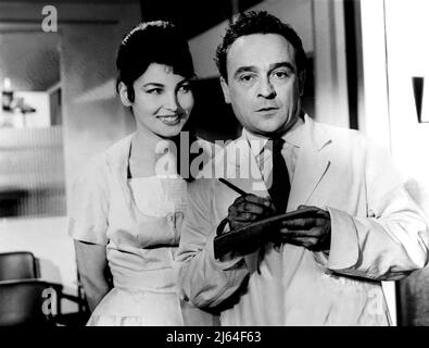 BETTINA LE BEAU, KENNETH CONNOR, DENTISTE AU TRAVAIL, 1961 Banque D'Images