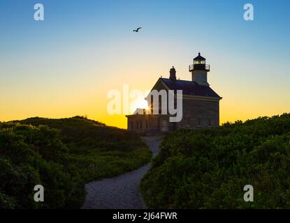 Un magnifique coucher de soleil en juillet à Block Island RI, USA North Lighthouse. Banque D'Images