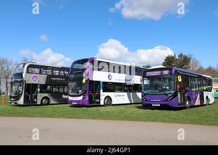 AUTOBUS DANS UN JEU DE COULEURS SPÉCIAL POUR CÉLÉBRER LE JUBILÉ DE PLATINE DE SA MAJESTÉ LA REINE ELIZABETH II Banque D'Images