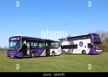 AUTOBUS DANS UN JEU DE COULEURS SPÉCIAL POUR CÉLÉBRER LE JUBILÉ DE PLATINE DE SA MAJESTÉ LA REINE ELIZABETH II Banque D'Images