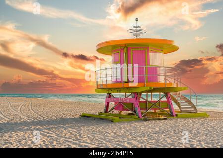 Chalet rose au lever du soleil sur Miami Beach, Floride, États-Unis Banque D'Images