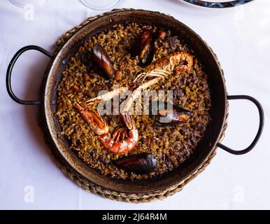 Vue de dessus de la paella marinera Banque D'Images