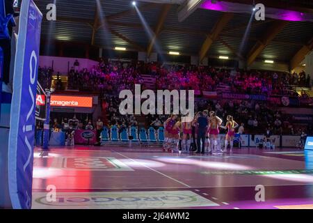 Novara, Italie. 27th avril 2022. Vero Volley Monza pendant une période de temps à Pala Igor pendant le jeu - Igor Gorgonzola Novara vs Vero Volley Monza, Volleyball Italien série A1 femmes match à Novara, Italie, avril 27 2022 crédit: Agence de photo indépendante / Alamy Live News Banque D'Images