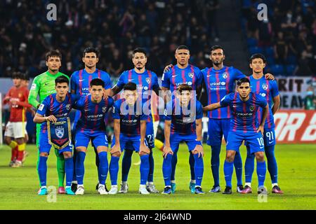 Johor Bahru, Malaisie. 27th avril 2022. Les joueurs de l'équipe Johor Darul Ta'zim posent pour des photos devant le groupe I de la Ligue des champions de l'AFC 2022 entre Johor Darul Ta'zim de Malaisie et le FC de Guangzhou de Chine à Johor Bahru, Malaisie, 27 avril 2022. Credit: Zhu Wei/Xinhua/Alay Live News Banque D'Images