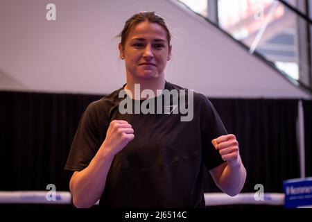 27 avril 2022: NEW YORK, NY - 27 AVRIL: Katie Taylor pendant les entraînements ouverts avant son affrontement avec Amanda Serrano au Madison Square Garden le 27 avril 2022 à New York, NY, États-Unis. (Image de crédit : © PX Imagens via ZUMA Press Wire) Banque D'Images