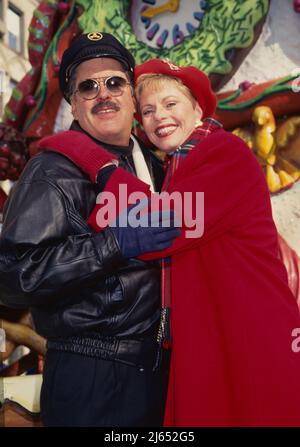Le « Capitaine » Daryl Dragon et Toni Tennille lors de la parade annuelle de Thanksgiving de Macy 70th à New York, le 28 novembre 1996. Crédit photo : Henry McGee/MediaPunch Banque D'Images