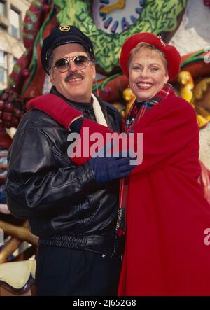 Le « Capitaine » Daryl Dragon et Toni Tennille lors de la parade annuelle de Thanksgiving de Macy 70th à New York, le 28 novembre 1996. Crédit photo : Henry McGee/MediaPunch Banque D'Images