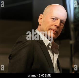 Bruce Willis assiste à une projection pour les fans de « Die Hard » pour célébrer l'ouverture de « A Good Day to Die Hard » de Fox du XXe siècle au AMC Empire 25 Theatre de New York le 13 février 2013. Crédit photo : Henry McGee/MediaPunch Banque D'Images