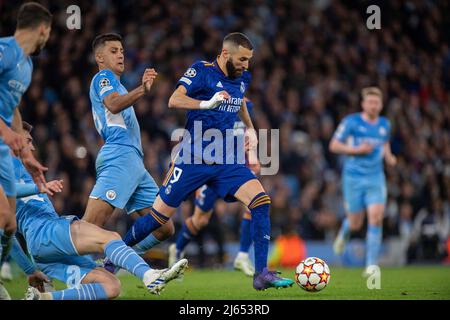 MANCHESTER, ANGLETERRE - AVRIL 26 : Karim Benzema lors de la semi finale de la Ligue des champions de l'UEFA un match entre Manchester City et Real Madrid au stade de la ville de Manchester le 26 avril 2022 à Manchester, Royaume-Uni. (Photo de SF) crédit: Sebo47/Alay Live News Banque D'Images