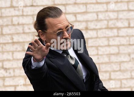 Johnny Depp au 10 jour de son procès pour diffamation contre Amber entendu au palais de justice du comté de Fairfax à Fairfax, en Virginie, le mardi 26 avril 2022. CR Banque D'Images