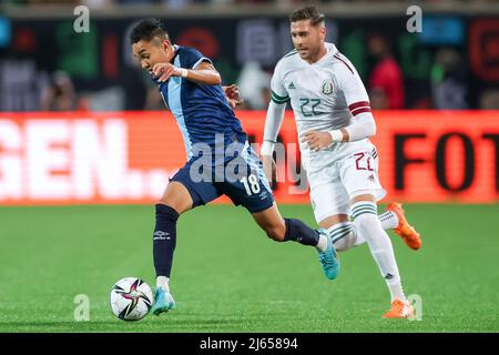 Orlando, Floride, États-Unis. 27 avril 2022: Le Guatemala avant OSCAR SANTIS (18) concurrence pour le ballon lors du match de Mextour Mexique contre Guatemala au Camping World Stadium à Orlando, FL, le 27 avril 2022. (Credit image: © Cory Knowlton/ZUMA Press Wire) Credit: ZUMA Press, Inc./Alamy Live News Banque D'Images