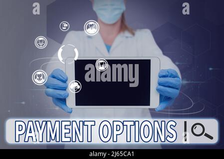 Inspiration montrant les options de paiement de l'enseigne. Mot pour la façon de choisir pour compenser le vendeur d'une infirmière de service tenant le comprimé symbolisant le succès Banque D'Images