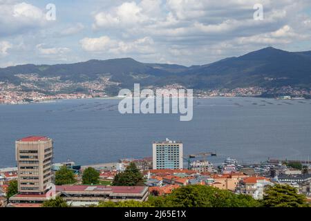 Vigo, Espagne - 25 avril 2020 : bâtiment de la municipalité de Vigo en bas à gauche, vu de Parque do Castro Banque D'Images