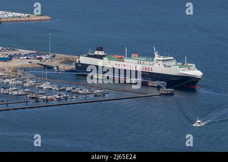 Vigo, Espagne - 25 avril 2020 : bateaux et navires dans le port de Vigo sur l'océan Atlantique en Galice Banque D'Images