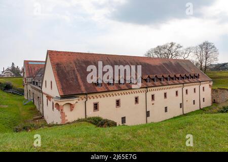 Vue sur la forteresse historique de Rüsselsheim datant du 15th siècle Banque D'Images