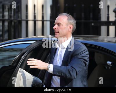 Londres, Royaume-Uni, 26th avril 2022. Le vice-premier ministre Dominic Raab arrive pour la réunion hebdomadaire du Cabinet au n° 10 Downing Street.