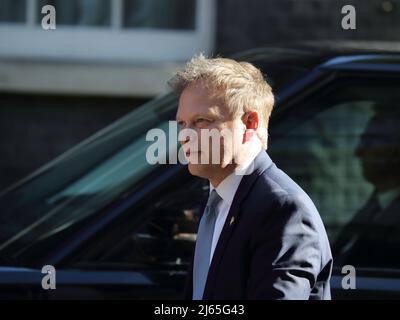 Londres, Royaume-Uni, 26th avril 2022. Le secrétaire aux Transports Grant Shapps arrive pour la réunion hebdomadaire du Cabinet au n° 10 Downing Street. Banque D'Images