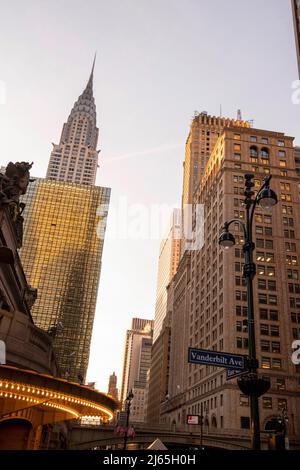 Tôt le matin sur East 42nd Street dans Midtown Manhattan New York City, États-Unis Banque D'Images