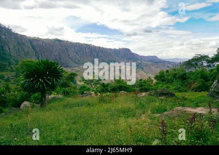 Vue panoramique de la vallée de Kerio vue depuis un point de vue pittoresque dans le comté de Elgeyo Marakwet, Kenya Banque D'Images