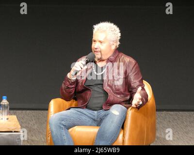 5210 Lankershim Blvd., North Hollywood, CA 91601, États-Unis. 27 avril 2022. Participant à une séance de questions-Réponses lors de la première de sa nouvelle série télévisée, le célèbre chef et producteur de télévision Guy Fiere discute de la série télévisée Diners 'Drive-In DrVes - Tournament of Champions'. Crédit : ©Julia Mineeva/EGBN TV News/Alay Live News Banque D'Images