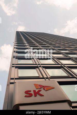 SK Group, 21 avril 2022 : siège du SK Group à Séoul, en Corée du Sud. SK Group est devenu le deuxième plus grand conglomérat de Corée du Sud en 2021, aidé par les semiconducteurs et les batteries, alors que Hyundai Motor Group est tombé au numéro 3, selon la Fair Trade Commission le 27 avril 2022. (Photo de Lee Jae-Won/AFLO) (CORÉE DU SUD) Banque D'Images