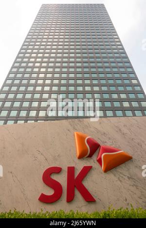 SK Group, 21 avril 2022 : siège du SK Group à Séoul, en Corée du Sud. SK Group est devenu le deuxième plus grand conglomérat de Corée du Sud en 2021, aidé par les semiconducteurs et les batteries, alors que Hyundai Motor Group est tombé au numéro 3, selon la Fair Trade Commission le 27 avril 2022. (Photo de Lee Jae-Won/AFLO) (CORÉE DU SUD) Banque D'Images