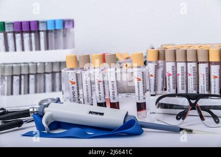 Suspicion d'adénovirus en tant que coupable de l'hépatite infantile d'origine inconnue. Hépatique, sras-cov2. Banque D'Images