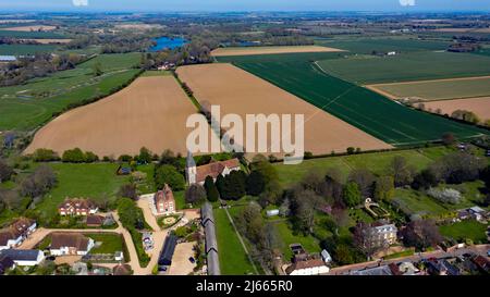 Vue aérienne de Saint Jean l'évangéliste, Ickham, en direction de Seaton et de l'ancien Gravel fosses à côté du petit Stour Banque D'Images